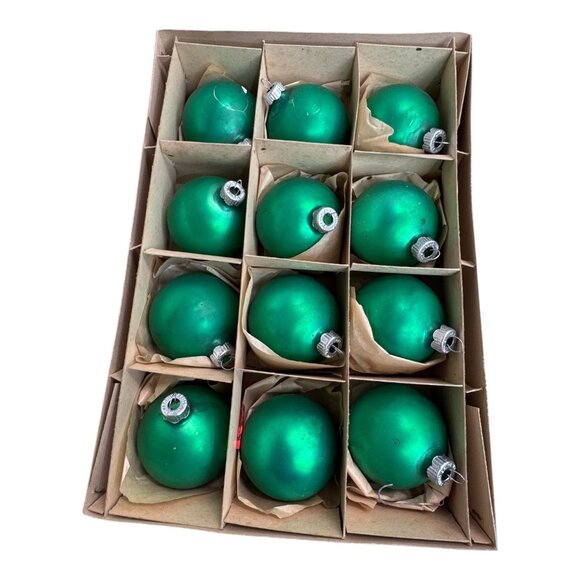 Vintage Emerald Green Christmas Tree Ornaments Set 12 Shiny Brite Glass Baubles - Picture 4 of 11